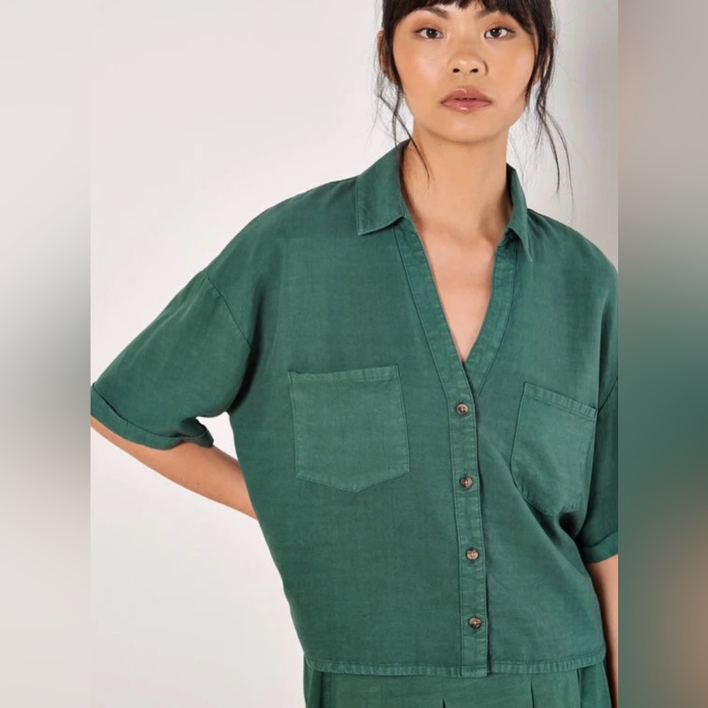 Apricot 🍑 - Green Button-Front top Set - - Picture 4 of 8